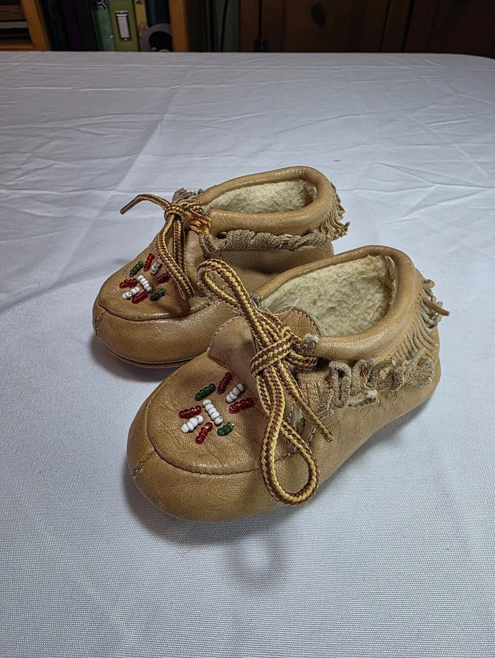 Vintage Baby Tan Leather Minnetonka Moccasin Shoes w Bead Detail Size 3 EUC